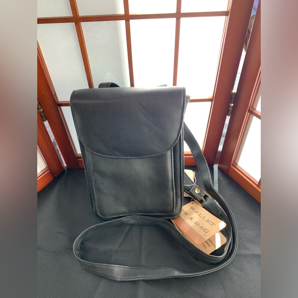 NWT Women’s Shoulders Bag Black compartments Small unnoticeable flaw see…